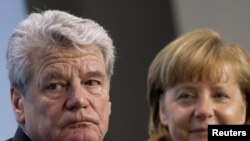 Joahim Gauk i Angela Merkel