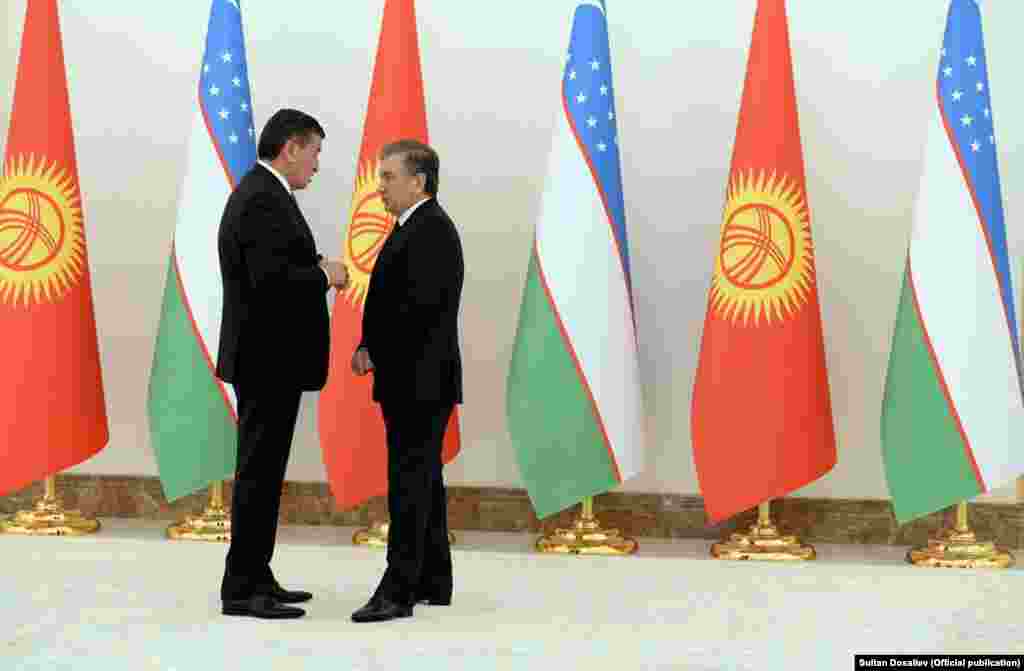 Президент Узбекистана Шавкат Мирзиеев во время встречи с президентом Кыргызстана Сооронбаем Жээнбековым сообщил, что они договорились о транспортном сообщении.
