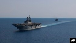 Dy luftanije amerikane duke lundruar në Detin e Kuq. Fotografi ilustruese nga arkivi. 