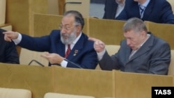 Владимир Жириновский держит оборону