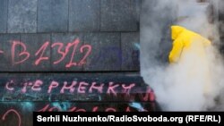 Раніше у справі вже кільком людям повідомили про підозру і також обрали запобіжні заходи у вигляді цілодобового домашнього арешту
