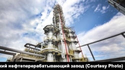 Нафтопереробний завод, фото ілюстративне