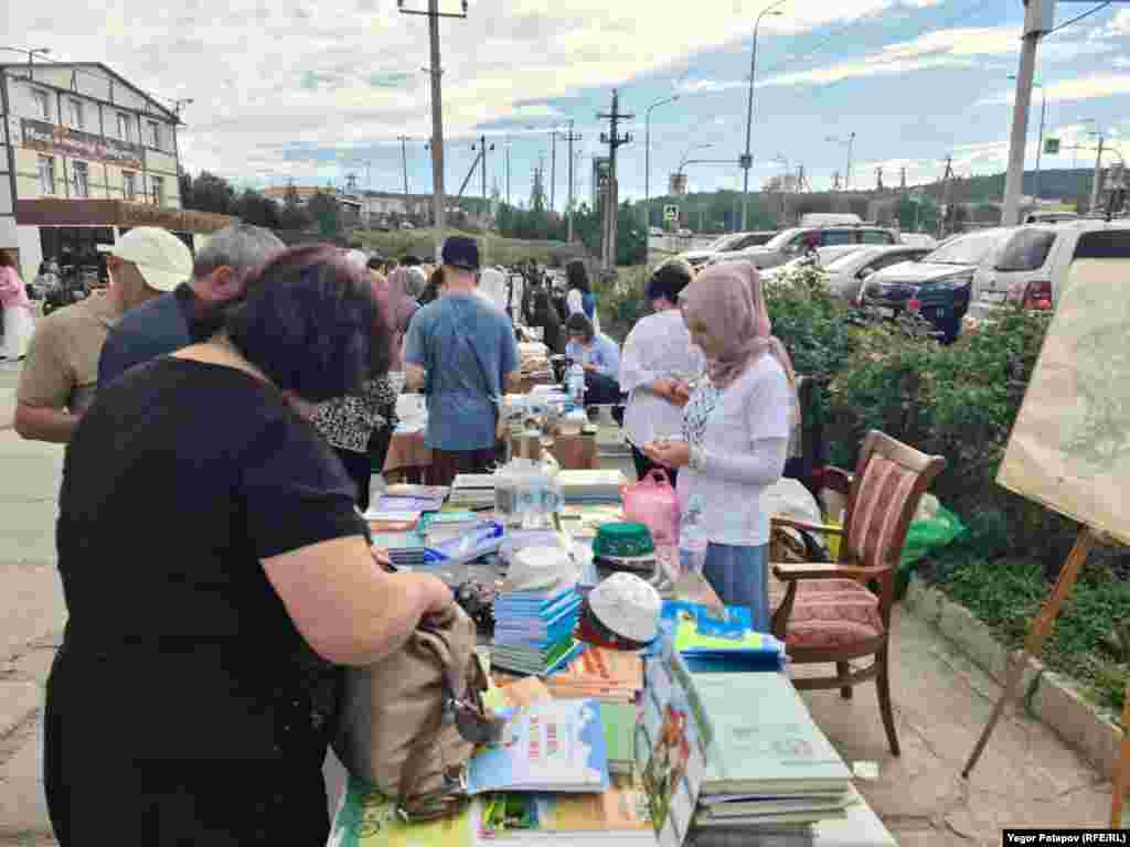 Усі охочі мали можливість придбати продукцію, що сподобалася