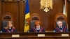 Judecătorii Curții Constituționale (de la stânga la dreapta): Liuba Șova, Domnica Manole și Nicolae Roșca 