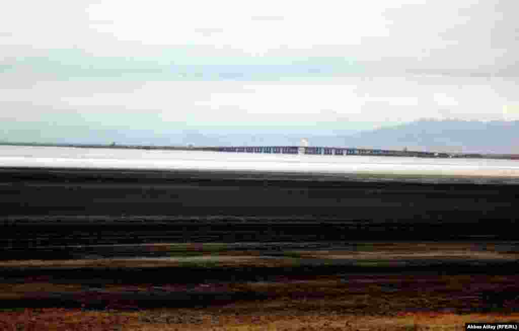 O soluție rapidă pentru a ajuta la salvarea lacului a fost respinsă de parlamentul iranian, Majlis.