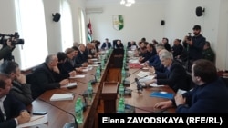 Депутаты решили создать еще одну комиссию для всестороннего изучения вопроса разведки и добычи нефти в Абхазии