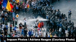 Jandarmii au aruncat cu gaze lacrimogere în manifestanții pașnici pe 10 august 2018.
