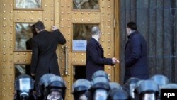 Liderii opoziției, Vitalii Klitschko, Arseni Iațeniuk and Oleh Tiahnibok la protestele de la Kiev
