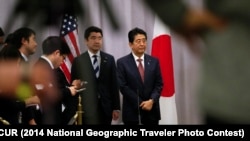 Синзо Абэ өткөн аптада Дональд Трамп менен жолугуп кеткен. Нью-Йорк, 17-ноябрь, 2016-жыл.