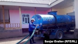 Атайын унаанын цистернасына 6 тонна суу батат.