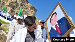 Türkmenistanda Saglyk gününe döwlet derejesinde uly ähmiýet berilýär, her ýyl geçirilýän çärelere müňlerçe adam mejbury gatnaşdyrylýar. (arhiw suraty) 