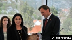 Marina Abramović prima priznanje 13. juli, oktobar 2012.