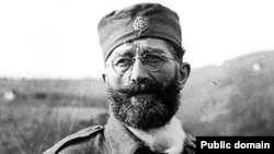 Četnički vođa Dragoljub Draža Mihailović osuđen je 1946. godine na smrt zbog ratnih zločina i kolaboracije s nacističkom Nemačkom.