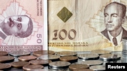 Svako domaćinstvo ili pravno lice u BiH koje posjeduje radijski ili televizijski prijemnik dužno je plaćati mjesečnu taksu koja iznosi 7,5 maraka (foto: novčanice i kovanice bh. valute)