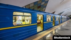 В Офісі генпрокурора зазначають, що вживаються заходи для встановлення місця перебування підозрюваного.