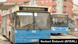 Ćirilčni natipisi na gradskim autobusima u Novom Sadu
