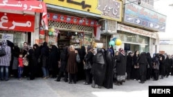 Red za kupovinu piletine u Širazu