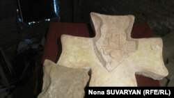 Во время раскопок нашли много предметов старины