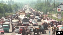 Kolona srpskih izbeglica iz Hrvatske u Banjaluci, 7. avgust 1995. 