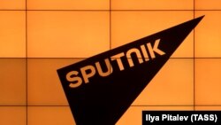 Місцеве медіа Minval стверджує, що затримані були «агентами ФСБ» і нібито працювали в «Sputnik Азербайджан» під прикриттям