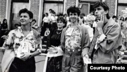 Падчас канцэрту на Дзень незалежнасьці 27 ліпеня (1991 год). Ігар Аляшчук — крайні зьлева