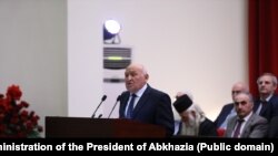 Открыл инаугурацию спикер парламента Валерий Кварчия
