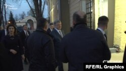 Журналістові «Схем» президент жартома порадив звертатися із запитаннями вже до штабу іншого кандидата