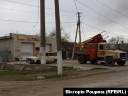 Автівка з написом «ДНР» в Маріуполі. Квітень 2022 року