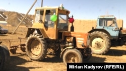 Трактора, привезенные фермерами Нарынской области.