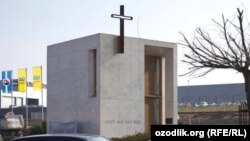 Придорожная церковь в Берлине.