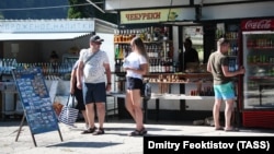 Туристы в Абхазии