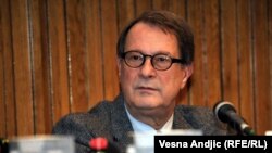 Boško Jakšić, vanjskopolitički komentator