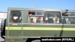 Harby ulagdaky esgerler (Illýustrasiýa suraty)