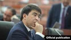 Жанар Акаев.