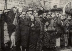 Освобожденные из концлагеря в Освенциме, 1945 г. (фото Reuters).