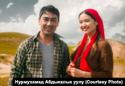 Ч. Айтматовдун повести боюнча тартылып жаткан "Кызыл жоолук жалжалым" көркөм фильминде баш каармандарды ойногон актёрлор.