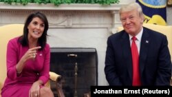 Nikki Haley dhe presidenti Donald Trump në Zyrën Ovale