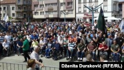Nekoliko stotina ljudi podržalo je Dudakovića na protestima u Bihaću