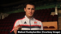 125 кг. салмакта эркин күрөш боюнча Кыргызстандын чемпиону Айаал Лазарев. 7-февраль, 2015-ж. Бишкек.