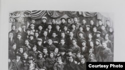 Кулубай Берикбаев замандаштары менен.