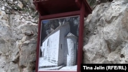 Putokaz ka manastiru Zavala,foto: Tina Jelin