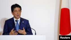 Синдзо Абэ. Архивдик сүрөт.