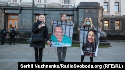 Мітинг родичів полонених біля Офісу президента, 26 березня 2020