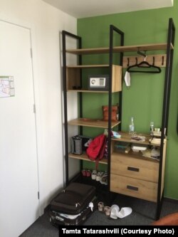 ასეთი სივრცე დახვდათ თამთას და ალექსას თბილისის საკარანტინე ზონაში გადმოყვანის შემდეგ