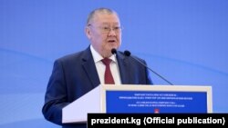 Токон Мамытов.