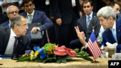 جان کری و سرگئی لارورف، وزیر خارجه روسیه در مالزی