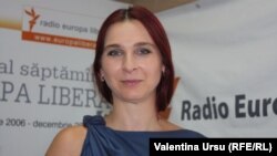 Ana Revenco în studioul Europei Libere la Chișinău
