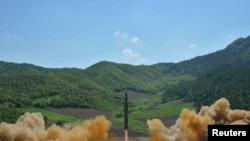 Запуск північнокорейської ракет «Хвасон-14» у липні 2017 року