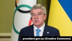 Predsjednik Međunarodnog olimpijskog odbora (IOC) Thomas Bach tijekom posjeta Ukrajini. Kijev, 3. 7. 2022.