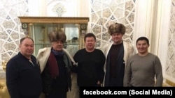 Фото с Салимбаем Абдувалиевым. Взято со страницы в Facebook Балбака Тулобаева.